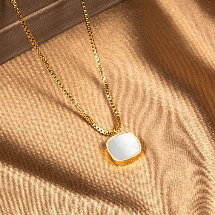 Laria Necklace