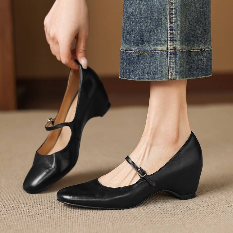Nera Genuine Leather Pumps