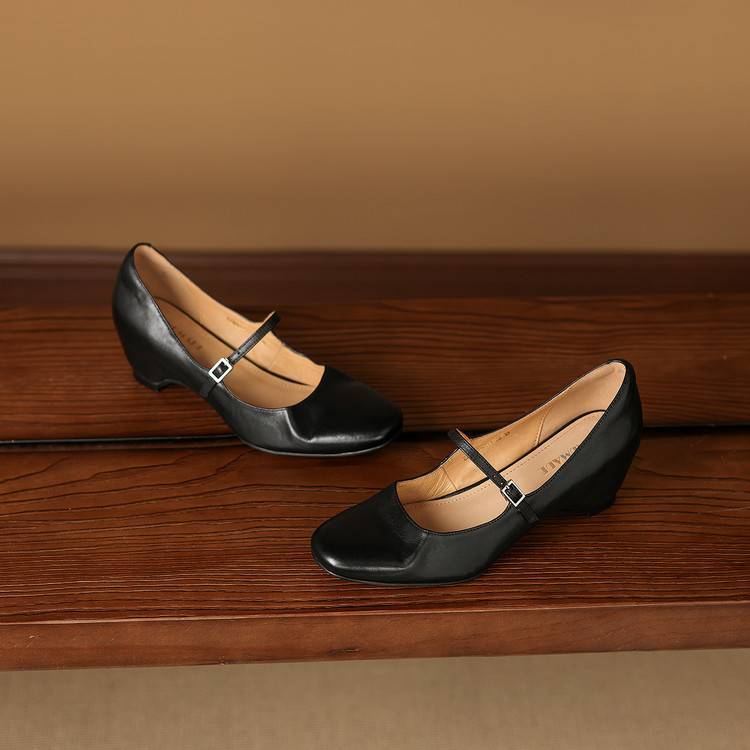 Nera Genuine Leather Pumps