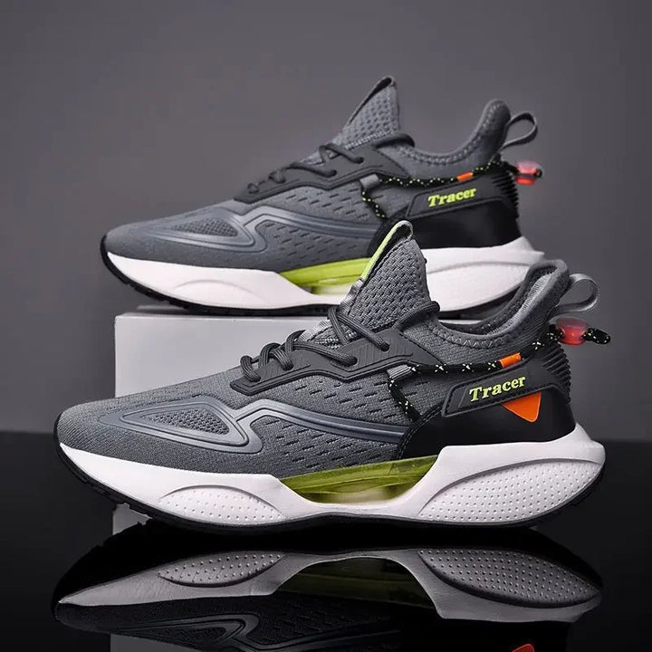 Tracer Sneakers