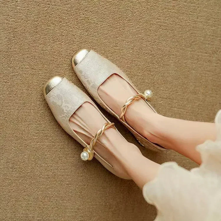 Leila Pumps